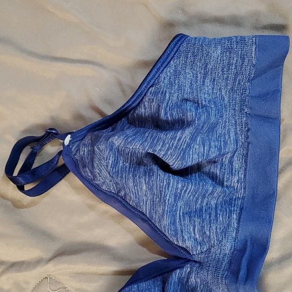 Hanes Bra - Size M - Picture 2 of 4